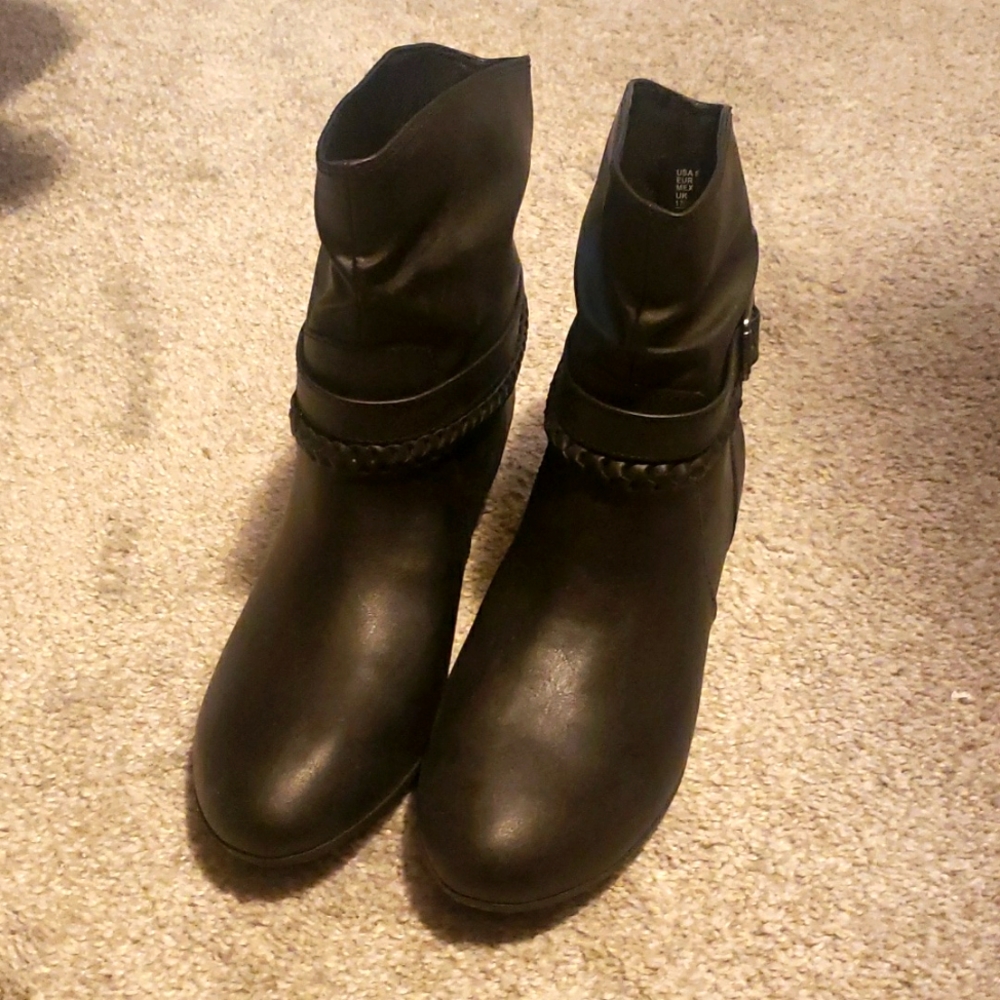 American Eagle Size 8 1/2 women's boots